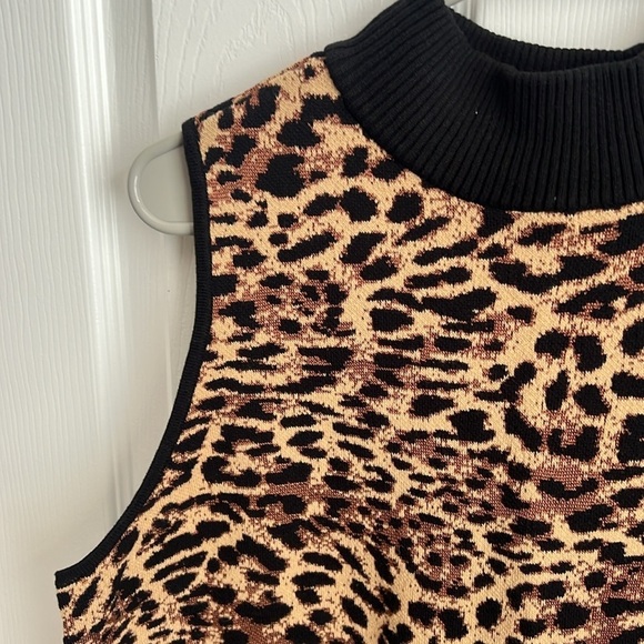 Chico's Size 2 (m/l) Sleeveless Mock Neck Top Animal Print Knit Tank Top - Picture 2 of 11